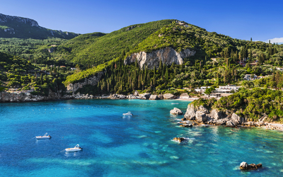 Bucht in der Nähe des Dorfes Paleokastritsa auf der Insel Korfu