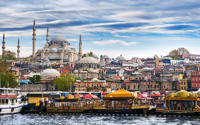 Istanbul am Bosporus mit Hagia Sophia